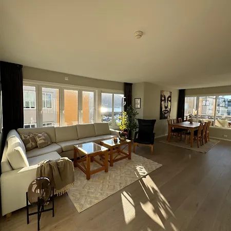 Big Modern Aparthment Near By The Sea & Center *