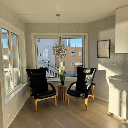 Big Modern Aparthment Near By The Sea & Center