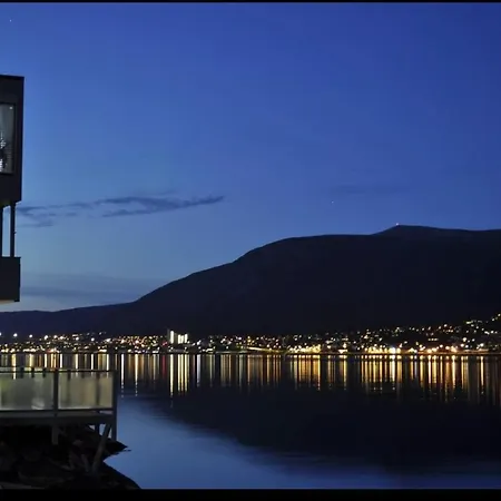 Big Modern Aparthment Near By The Sea & Center Tromsø